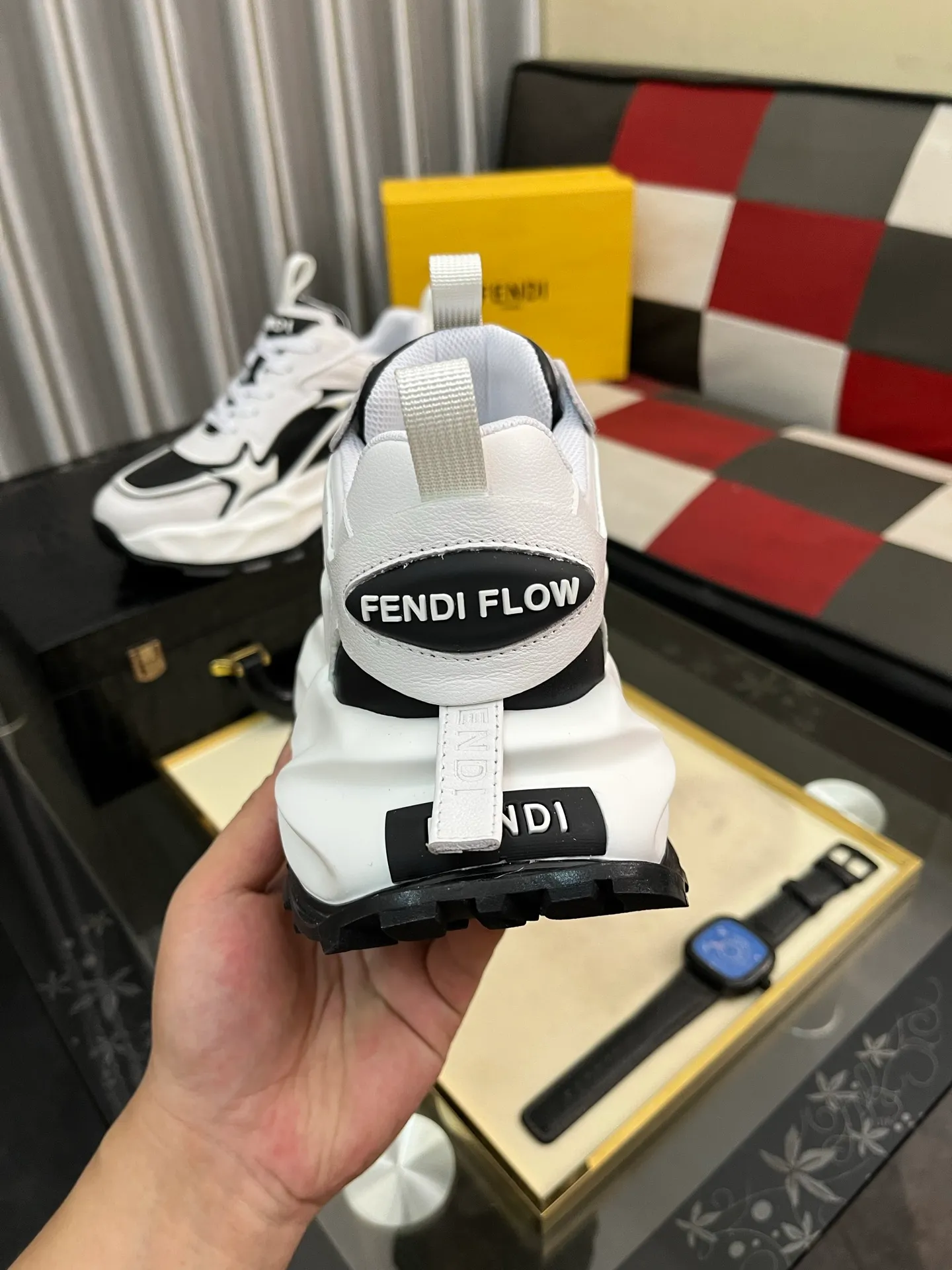 Men's Men's Shoes💰580⌚️⌚️[fendi] Fendi's classic and comfortable men's, this complex sneaker is made of soft calfskin➕genuine leather lining➕original ultra-light rubber material with rough outsole. This unique light style is suitable for the casual and refined sensibility of this season. It is comfortable and natural on the feet. It is an everyday style for casual travel in autumn and winter! 38-446️⃣colors available
